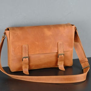 Handgemaakte leren schoudertas voor mannen, grote vintage schoudertas, gepersonaliseerde leren tas, aangepaste crossbody, cadeau voor hem, reistas