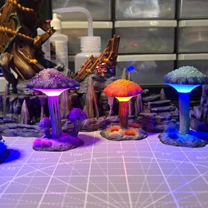 Giant Mushroom Terrain Set – LED Fantasy Scatter for D&D, RPG (Unpainted)
