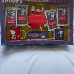 Vintage Peanuts Snoopy & Woodstock Cocoa Gift Set with Doghouse Teapot, Mugs