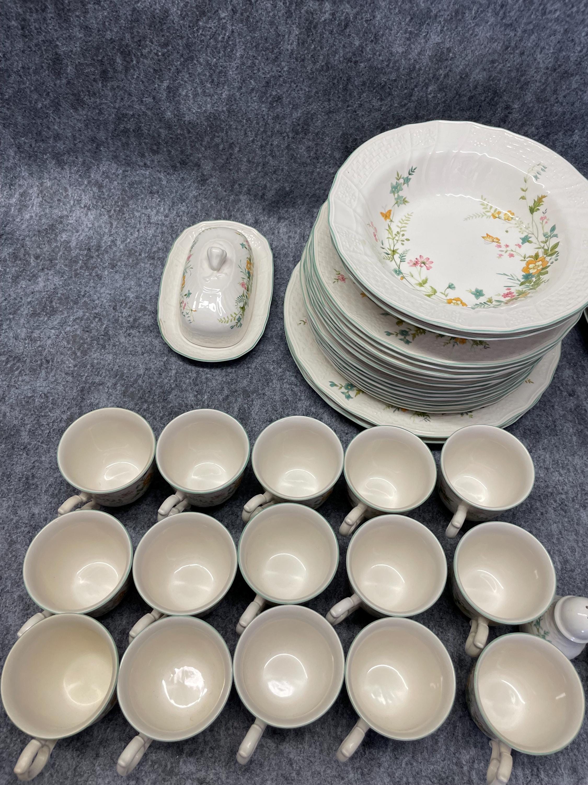 Mikasa Renaissance Pamela D4902 77pc Dinnerware Set Japan Floral