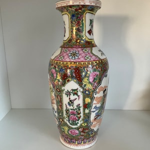 Vintage Chinese Rose Medallion Vase 10” – Hand Painted Famille Rose Porcelain