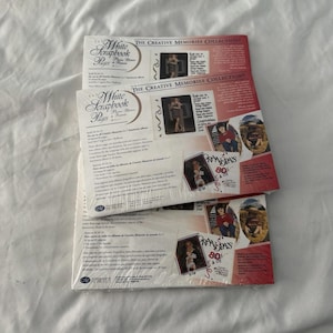 Puede incluir: Tres paquetes de páginas de álbumes de recortes blancos están apilados sobre una superficie blanca. Los paquetes tienen el texto "White Scrapbook Pages" y "The Creative Memories Collection". Los paquetes también tienen imágenes de personas y el texto "Grandpa's 80".
