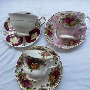 Vintage Royal Albert Teacup and Saucer Set - Old Country Roses Floral Pattern