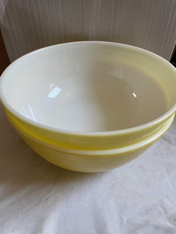 Lot Pyrex Yellow 404 Mixing Bowl Quart Large Nesting Retro
