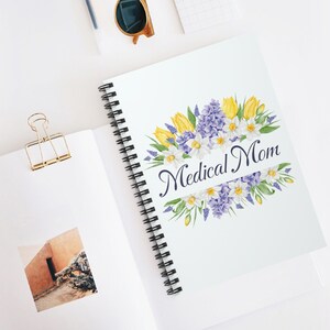 Cuaderno para mamás médicas, regalo para mamás con necesidades especiales, mes de concientización, comunidad de personas con discapacidad, niño con necesidades médicas complejas. Cuaderno en espiral con líneas.