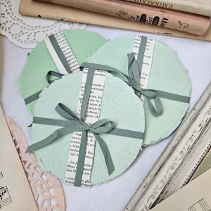 Set di carta verde menta fatta a mano / 5 fogli rotondi con bordo frastagliato / Carta artigianale vintage morbida per scrapbooking e diari