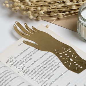 ORIENTAL HAND Bookmark - Charming Brass Bookmark - Perfect Gift for Book Lovers - Timeless Accessory for Stylish Readers!