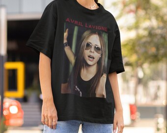 Limited  Vintage Avril Lavigne T-shirt, Music Fan Shirt, Retro Pop Punk Tee, 2000s Rock Band Merch, Concert Attire, Graphic Band Tee