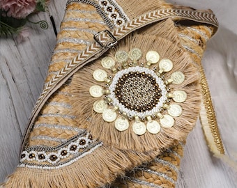 Élégance ethnique : sac à bandoulière en perles de jute pour pièces de monnaie, sac à bandoulière en perles de jute pour pièces de monnaie, sac à bandoulière artisanal en jute fait main