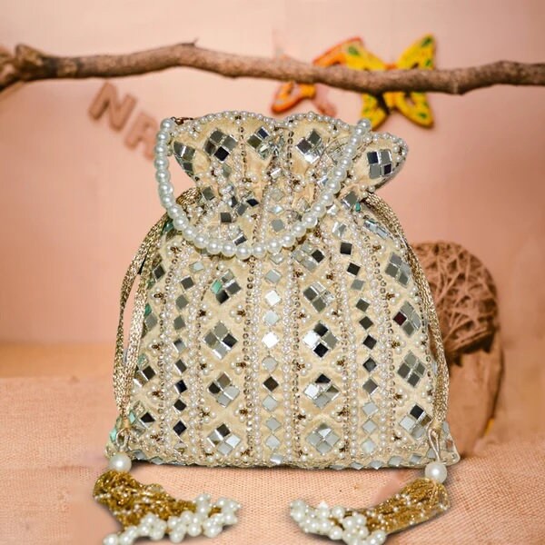 Handmade Handcrafted Designer Bridal Metal Clutch Bag at Rs 1385 in New  Delhi