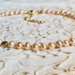 Natural peach pearl necklace • Elegant women&#39;s jewelry • Boho wedding necklace • Gift idea • Handmade freshwater pearl choker