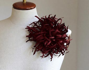 Statement Flower Brooch Burgundy Silk Lapel Pin Chrysanthemum Floral Corsage Women Blazer Dress Wedding Gala Cocktail Broach