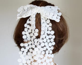 Embroidered Daisy Bridal Bow: 70s Retro Wedding Hair Accessory