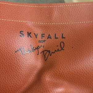 Skyfall di James Bond, regalo dell'equipaggio di Daniel Craig, sedia da caccia, oggetto di scena del film, cimeli del cinema
