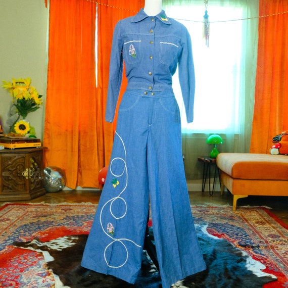 RARE! VINTAGE 1970s Embroidered Chambray Denim 2 … - image 1