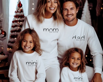 Matching Family Outfit, Custom Family Minimalist Sweatshirts, Mommy & Me Sweatshirts, Daddy and me Sweatshirts, Personalised Mama Sweater