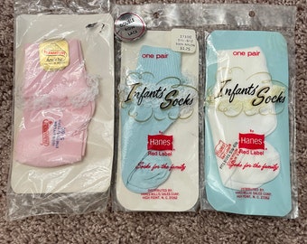 Deadstock vintage 3 pairs of Infants' socks with adorable lace trim - great gift!