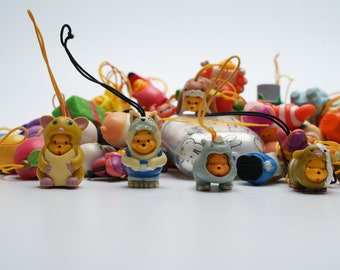 Peek A Pooh cintres de téléphone | Jouets capsules années 90 | Charmes pour le téléphone | Choisissez votre favori