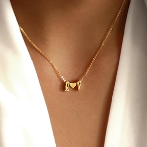 Collar con inicial minúscula y dije de corazón / Collar con iniciales diminutas y corazón / Collar para mamá / Collar con letra de corazón delicada, regalo para novia