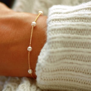 Dainty Pearl Bracelet | Gold Pearl Bracelet | Wedding Bracelet | Bridesmaid Bracelet | Pearl Jewelry | Layering Bracelet | Stacking Bracelet