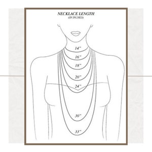 Puede incluir: Diagrama que ilustra las longitudes de los collares, con medidas en pulgadas. La imagen muestra una figura estilizada con collares de diferentes longitudes, de 35,5 cm a 83,8 cm, para ayudar a elegir la talla. El texto "NECKLACE LENGTH (IN INCHES)" est&aacute; en la parte superior.
