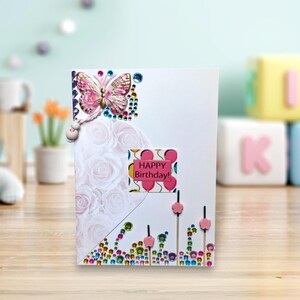 Tarjeta de cumpleaños Tarjeta emergente Regalo de cumpleaños Tarjeta artesanal Arte Corazón con mariposa y flores Mensaje de feliz cumpleaños Tarjeta de felicitación hecha a mano