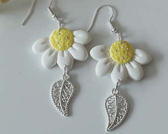 Daisy earrings, polymer clay earrings, handmade earrings, silver earrings, spring earrings, flower earrings, clay earrings, clay jewelry