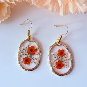 Dried flowers resin earrings, floral resin earrings, handmade earrings, statement dangle earrings, botanical jewelry, real flower earrings