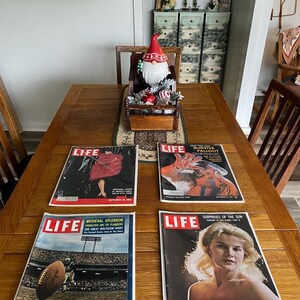 Magazines, Lot of 4 Vintage Life Magazines 1960s (lot F)