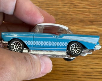 Matchbox Lisney 1957 chevrolet diecast 1:66 scale, made in 1997