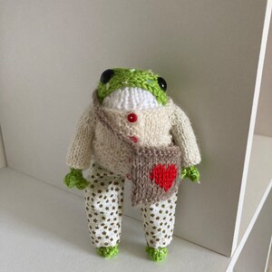 Peluche de peluche de muñeca de rana tejida a mano