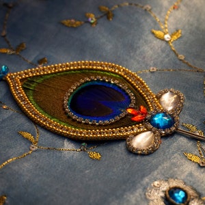 Pauwenveerbroche: Krishna Morpankh-speldbadge, kundan-broches, welkomstbedankjes bruiloft, Baarati-broches, bulkgeschenken, Radha Krishna