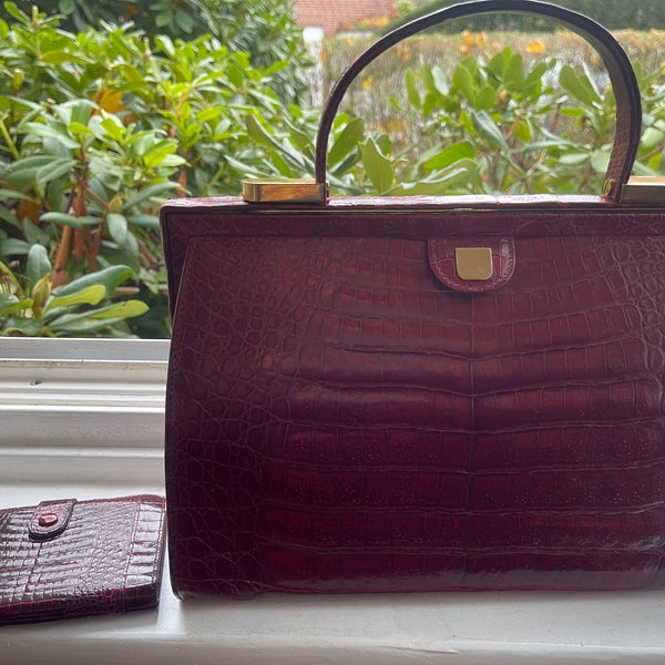 Leather vine red handbag