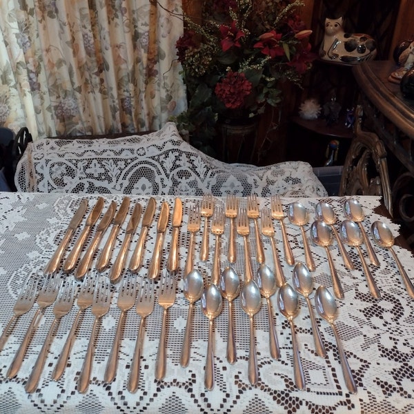 Vintage 1955 Reed & Barton 38 Piece Plated Flatware Silver Blossoms Pattern
