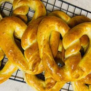 Pretzel wholesale, Pretzel day pretzels, pretzel party, wedding favors, bridal party edible gift, edible corporate gift, tie the knot favor