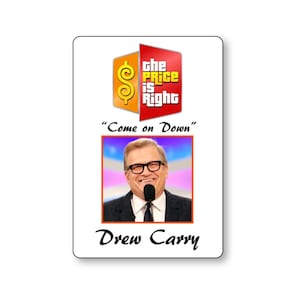 Il prezzo è giusto TV Game Show DREW CARRY HOST Distintivo con spilla di fissaggio Costume di Halloween Cosplay Prop o festa a tema