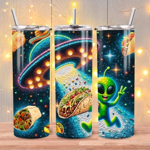 Könnte beinhalten: Drei Edelstahlbecher mit farbenfrohen Designs, die Tacos, ein UFO und einen Außerirdischen zeigen. Die Designs sind in einem lebendigen, abstrakten Stil gemalt.