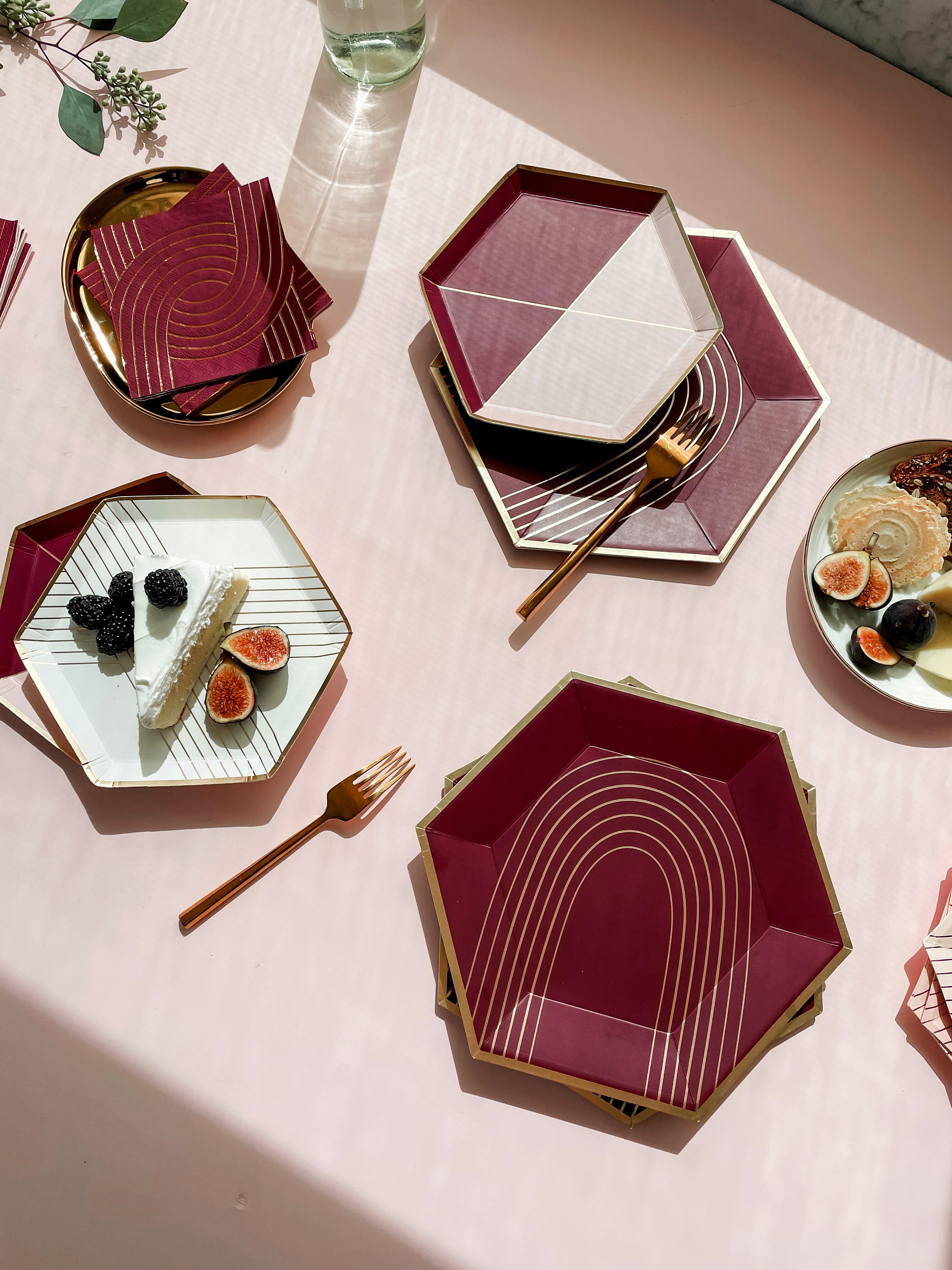 Bordeaux - Maroon Pink Colorblock Small Paper Plates, image size:2250x3000