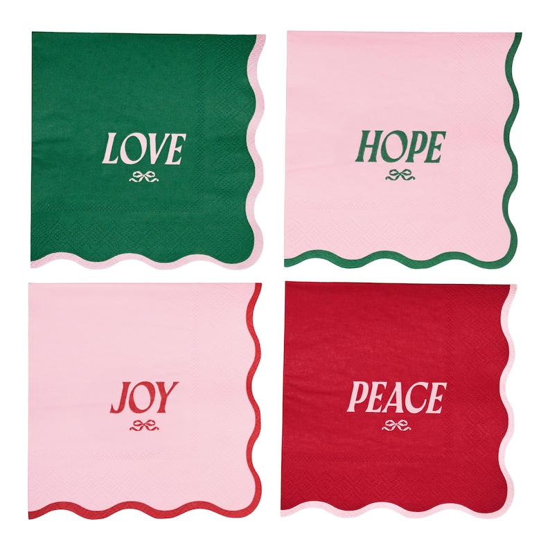 Puede incluir: Conjunto de cuatro servilletas de papel verde, rosa y rojo con bordes festoneados. Cada servilleta presenta una palabra diferente: LOVE, HOPE, JOY y PEACE.
