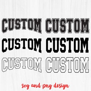 Op de afbeelding: Vier variaties van het woord "CUSTOM" in een vetgedrukt, blokachtig lettertype. Het woord wordt twee keer in zwart en twee keer in wit met een zwarte omtrek herhaald. De tekst "svg and png design" staat onderaan de afbeelding.