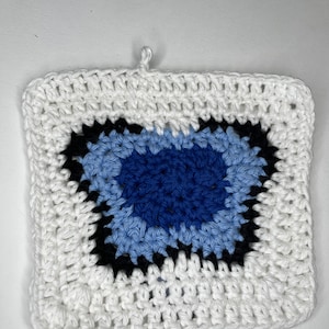 Simple butterfly granny square pattern