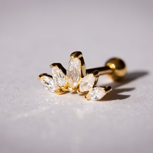 Chirurgenstahl Piercing mit Kristalle „LOTUS“