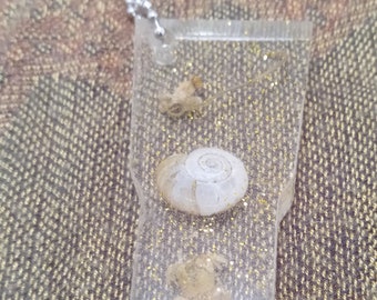 Real Snail Shells & Natural Chamomile Glitter Keychain