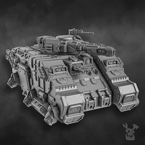 Può includere: Modello grigio dettagliato di un carro armato militare, con più torrette e armamenti. Il carro armato ha un design squadrato con rivetti e pannelli visibili, che suggeriscono un tema futuristico o fantascientifico. L'immagine è uno scatto in studio con sfondo scuro.