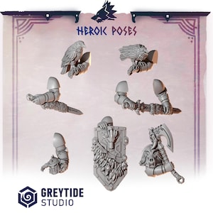 Op de afbeelding: Een verzameling grijze miniatuurbeeldjes, waaronder armen met wapens, een schild met een wolfontwerp en een figuur met een schedel en een bijl. De tekst "HEROIC POSES" staat bovenaan. Het GreyTide Studio-logo staat onderaan.