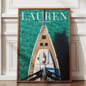 Vintage Ralph Lauren Blaue Yacht Segeln Poster, Nautische Wandkunst, Luxus Ozean Druck, Küsten Dekor, Maritime Ästhetik, Mode Poster