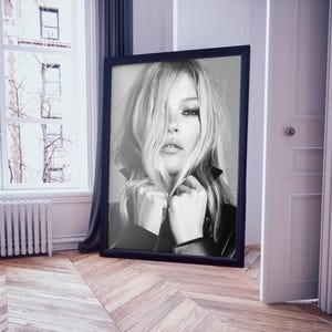Vintage Kate Moss canvas poster featuring her iconic pose. A perfect addition to any 90s fashion lovers decor, black and white photography style for a retro, chic vibe. Ideal for celebrity wall art enthusiasts and retro home decor. Vintage Fashion