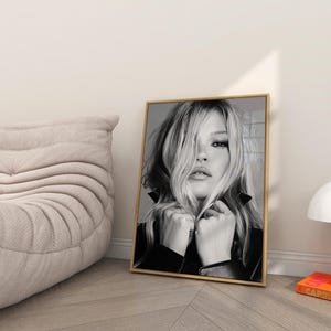 Vintage Kate Moss canvas poster featuring her iconic pose. A perfect addition to any 90s fashion lovers decor, black and white photography style for a retro, chic vibe. Ideal for celebrity wall art enthusiasts and retro home decor. Vintage Fashion