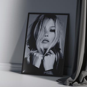 Vintage Kate Moss canvas poster featuring her iconic pose. A perfect addition to any 90s fashion lovers decor, black and white photography style for a retro, chic vibe. Ideal for celebrity wall art enthusiasts and retro home decor. Vintage Fashion