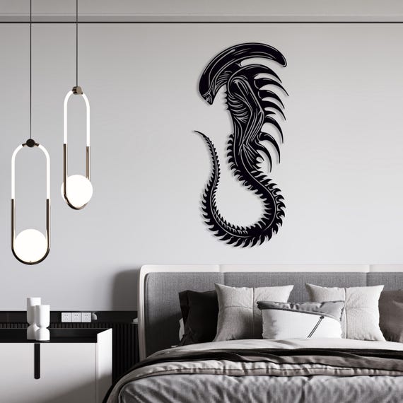 Xenomorph Metal Wall Art: Sci-Fi Alien Monster Decor